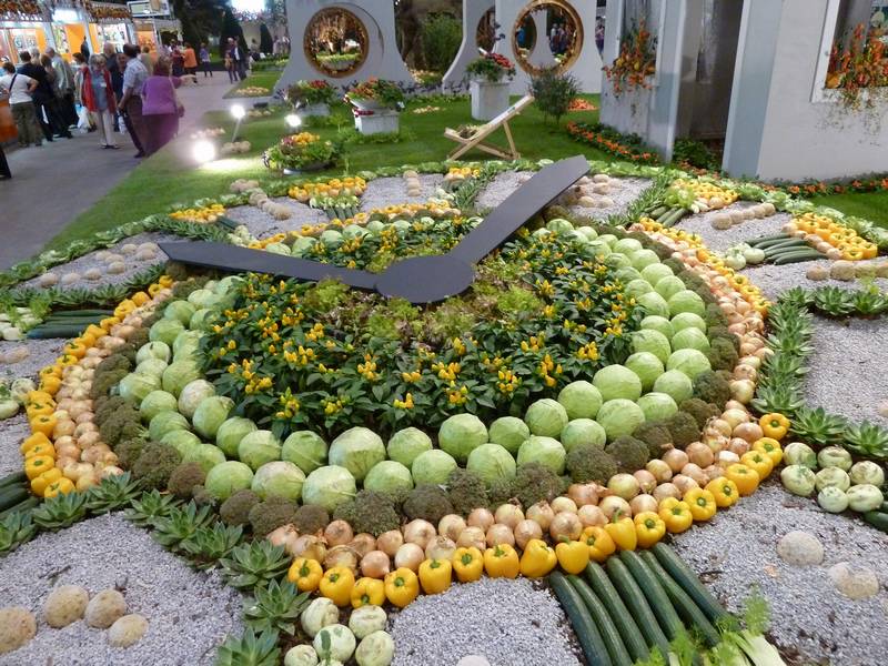 n_18 Uhr Gestaltung.jpg